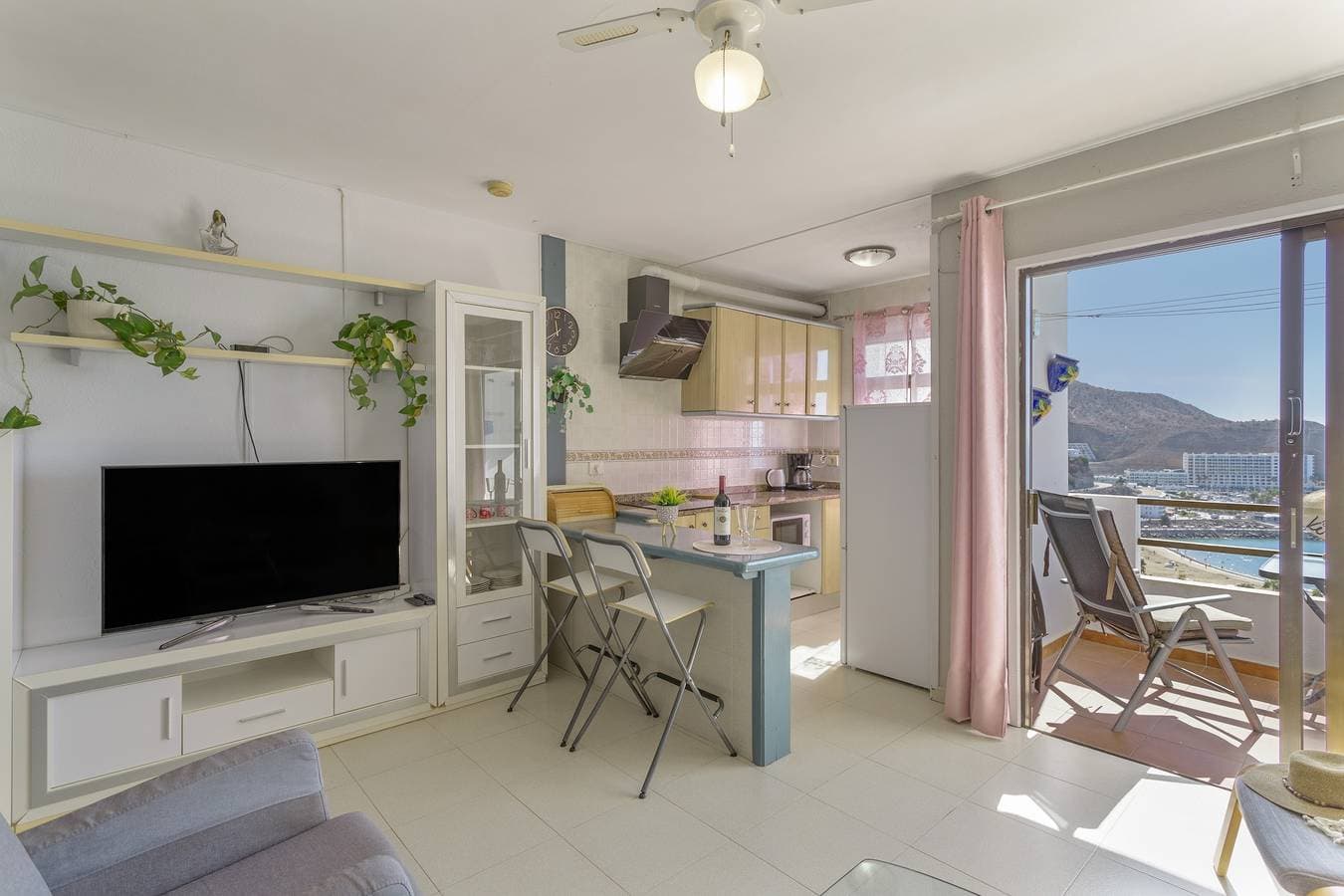 Foto 6 von 25: Ferienwohnung 'Mirra - Meerblick' mit Meerblick, Gemeinschaftspool und WLAN