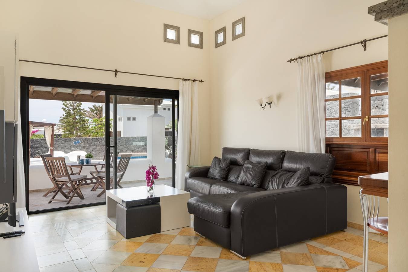 Foto 6 von 30: Ferienvilla 'Faro Park mit privatem Pool', Bergblick, private Terrasse und WLAN