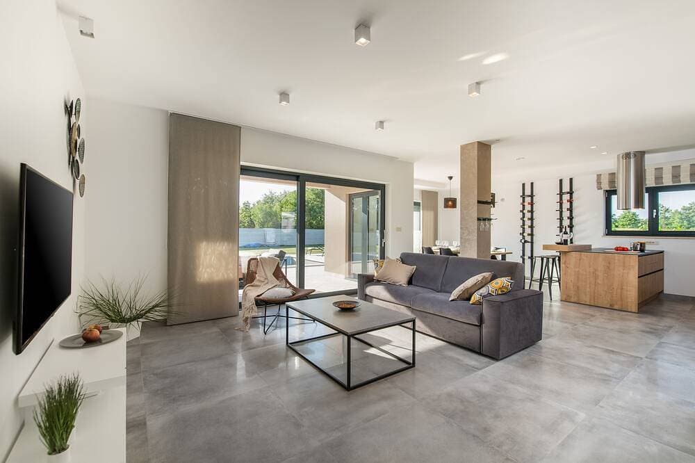 Foto 2 von 30: Neubau Villa Vitis Vitae ***** 1. 400m2 Gartenfläche, Zentralistrien