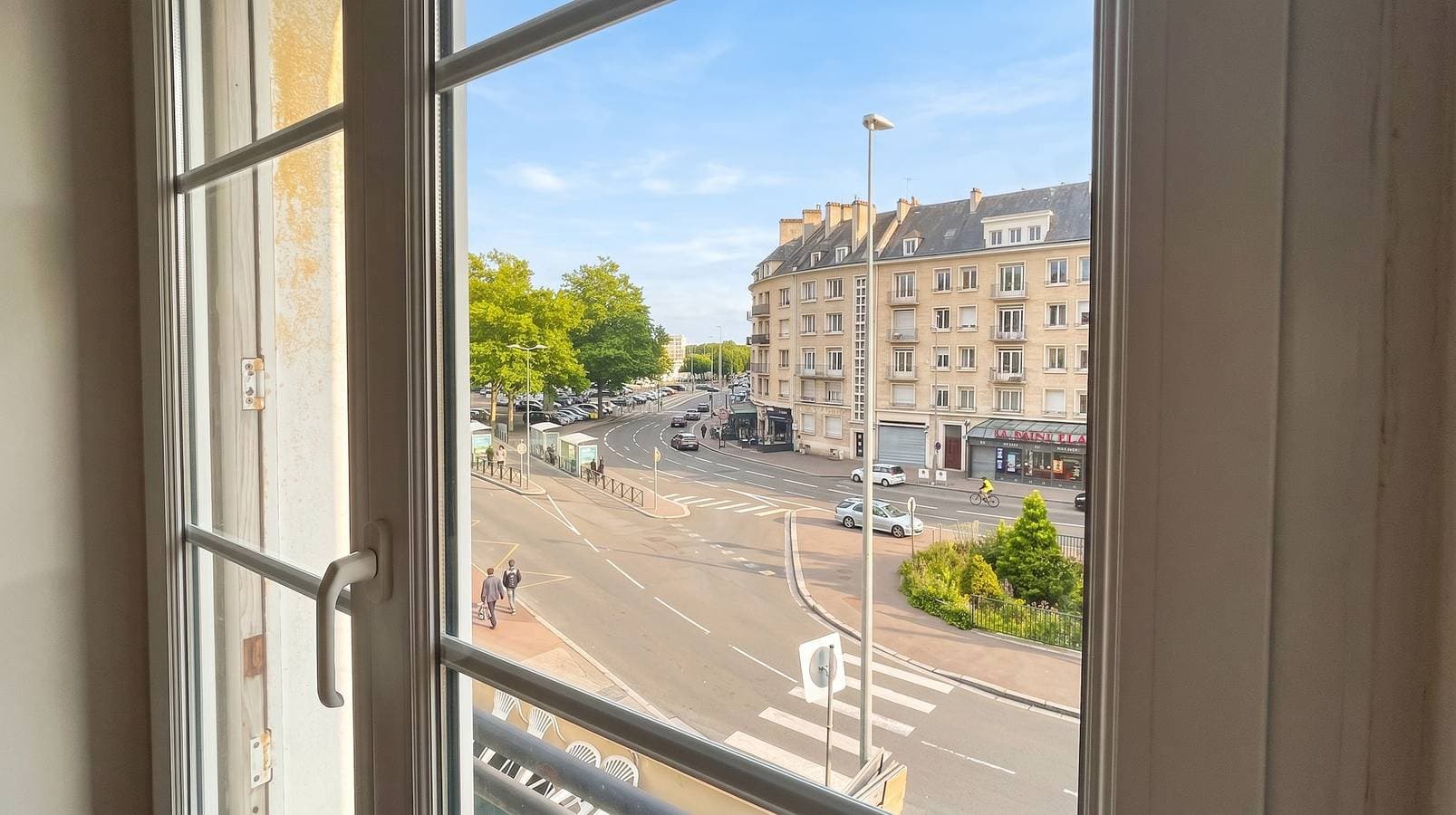 Foto 11 von 33: Geräumige Wohnung in Caen 65 m² mit Balkon mit Stadtblick