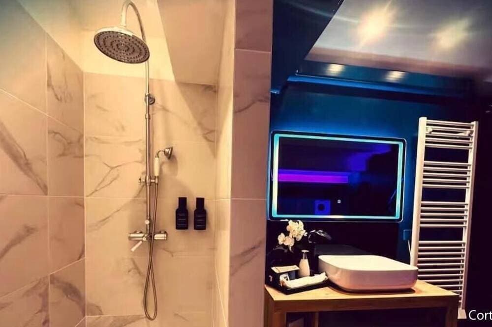 Foto 4 von 24: Suite Crazy'n love room, jacuzzi, cinema, parking, Camargue