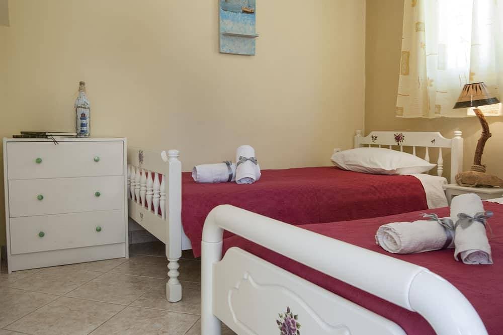 Foto 3 von 16: Beautiful villa with amazing sea and mountain views just 1,5 km from the  beach