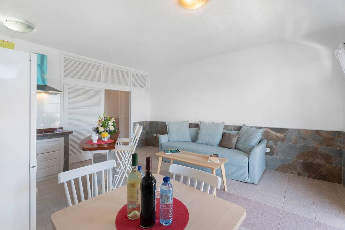 Foto 3 von 29: Apartment 'Playa Azul - 2' mit Meerblick, WLAN und Klimaanlage