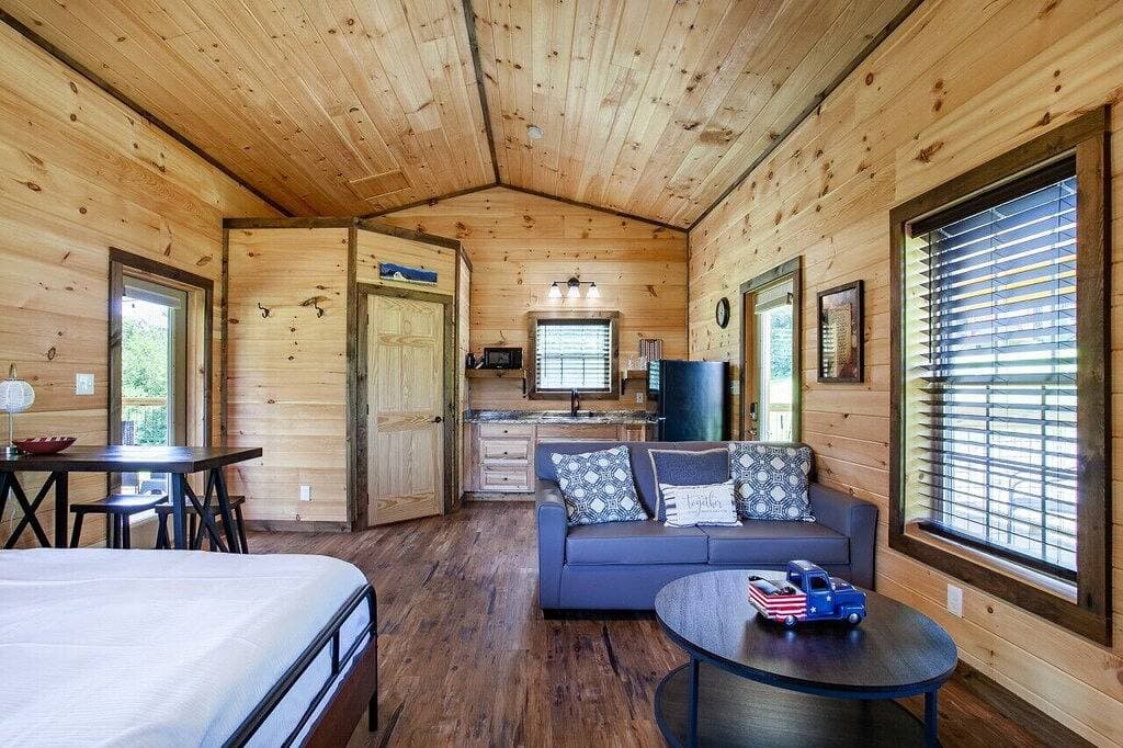 Foto 9 von 42: Sevierville Tiny Home w/ Hot Tub, Fire Pit & Grill
