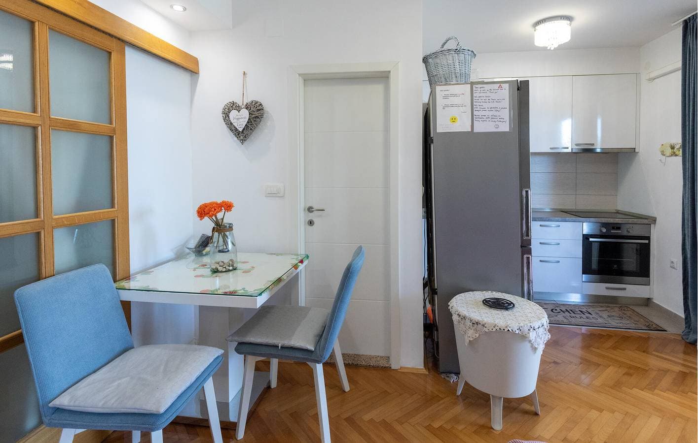 Foto 5 von 38: Gemütliche 300 m zum Strand: Klimatisierte Wohnung mit Terrasse und Parkplatz