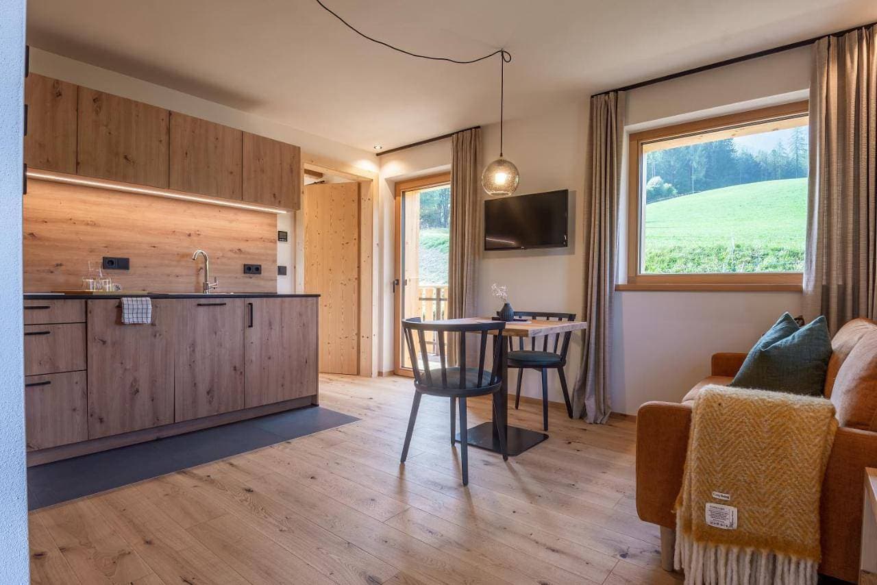Foto 3 von 14: One-Bedroom Apartment with Balcony and Mountain View