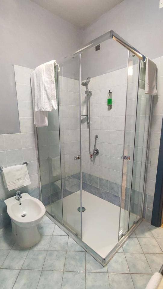 Foto 13 von 20: Double Room with Private Bathroom