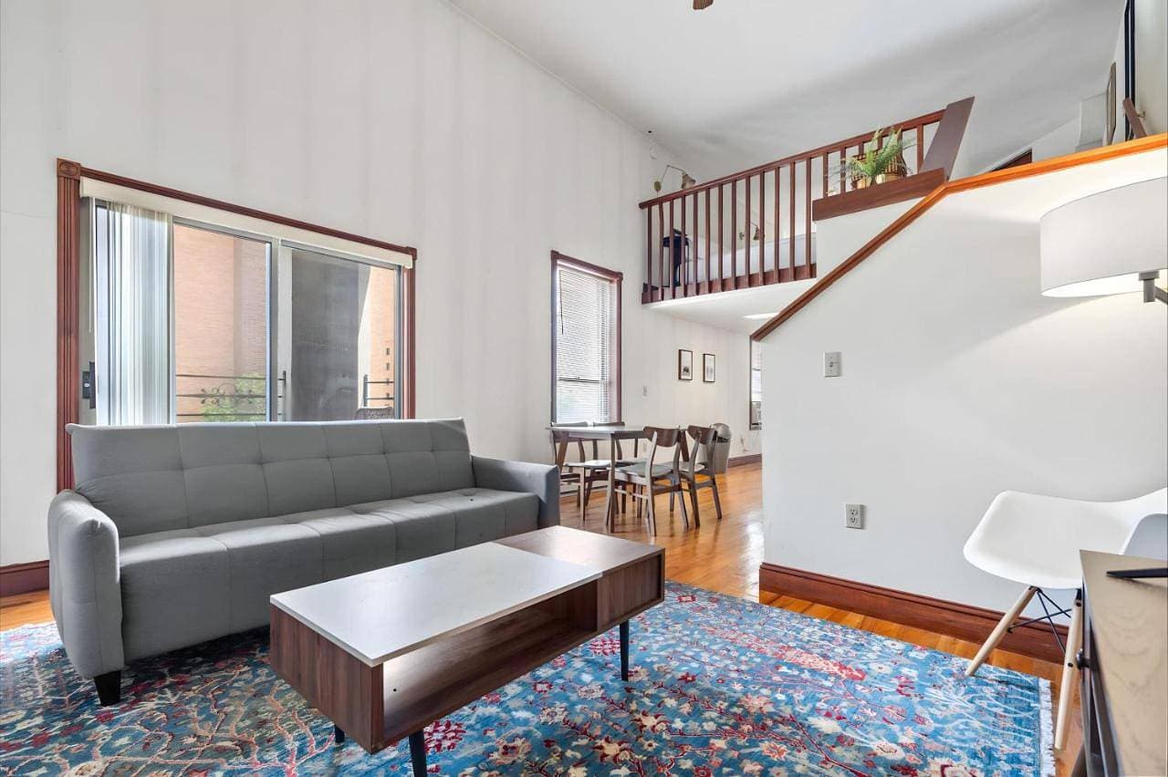 Jacuzzi 1BR loft with den and office-open concept 1