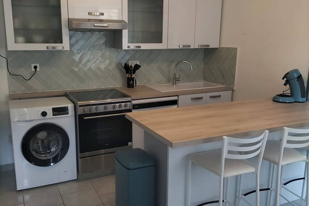Foto 5 von 6: Apartment with courtyard, ideally located. Neatly decorated.