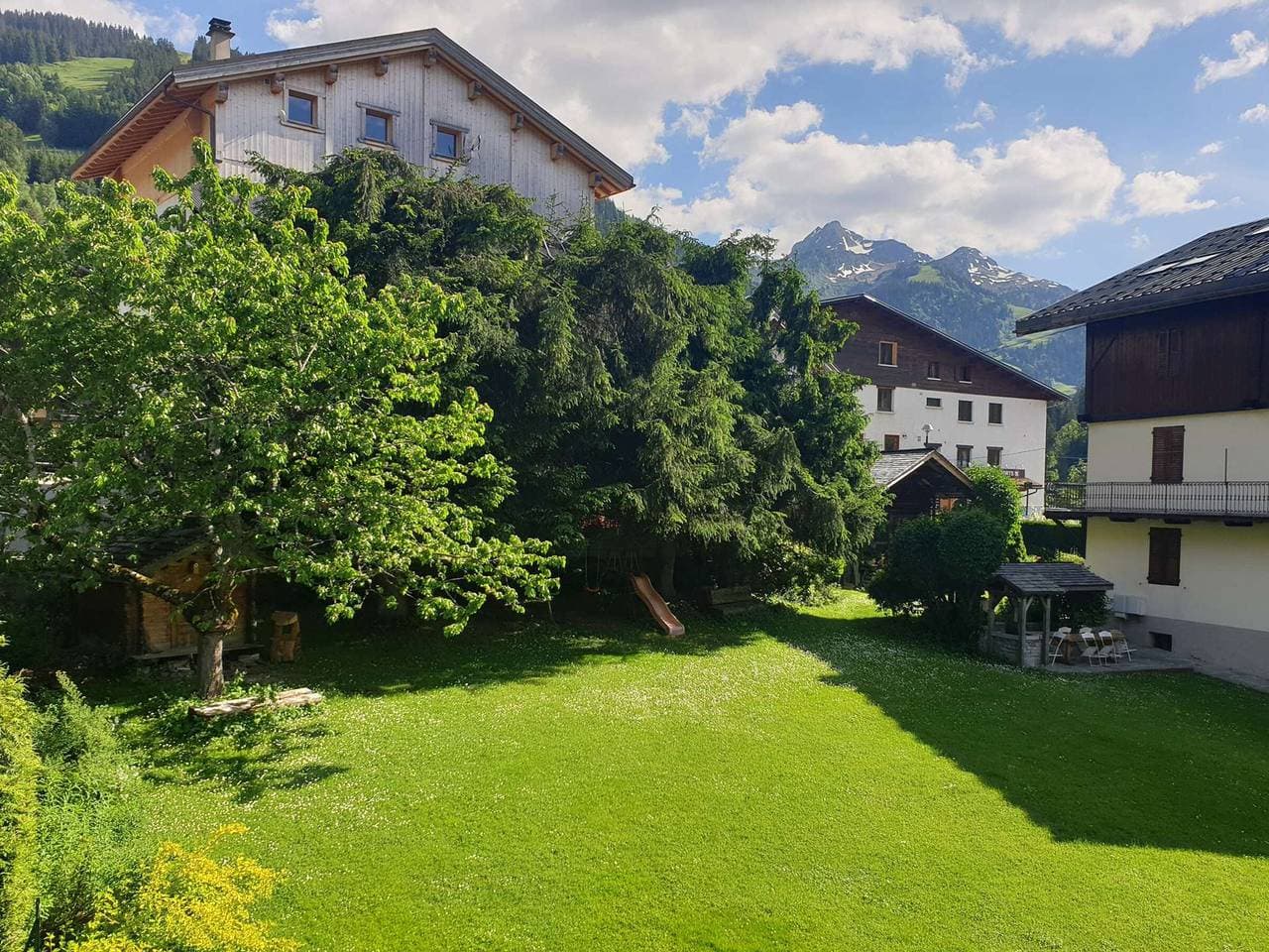 Foto 13 von 15: Gemütliches Chalet im Dorfzentrum mit Garten, Balkon & Parkplatz – Perfekt für 2-3 Personen