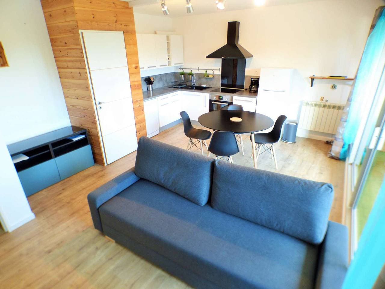 Foto 2 von 10: Renovierte Wohnung, Residenz mit Swimmingpool im Dorf Saint Mandrier