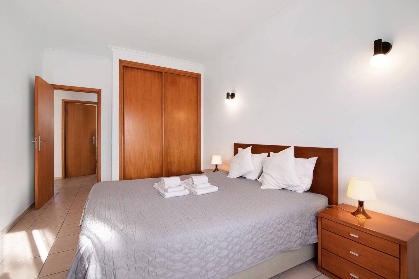 Foto 10 von 24: Apartamento Vista Alegre – Modernes Refugium mit Gemeinschaftspool