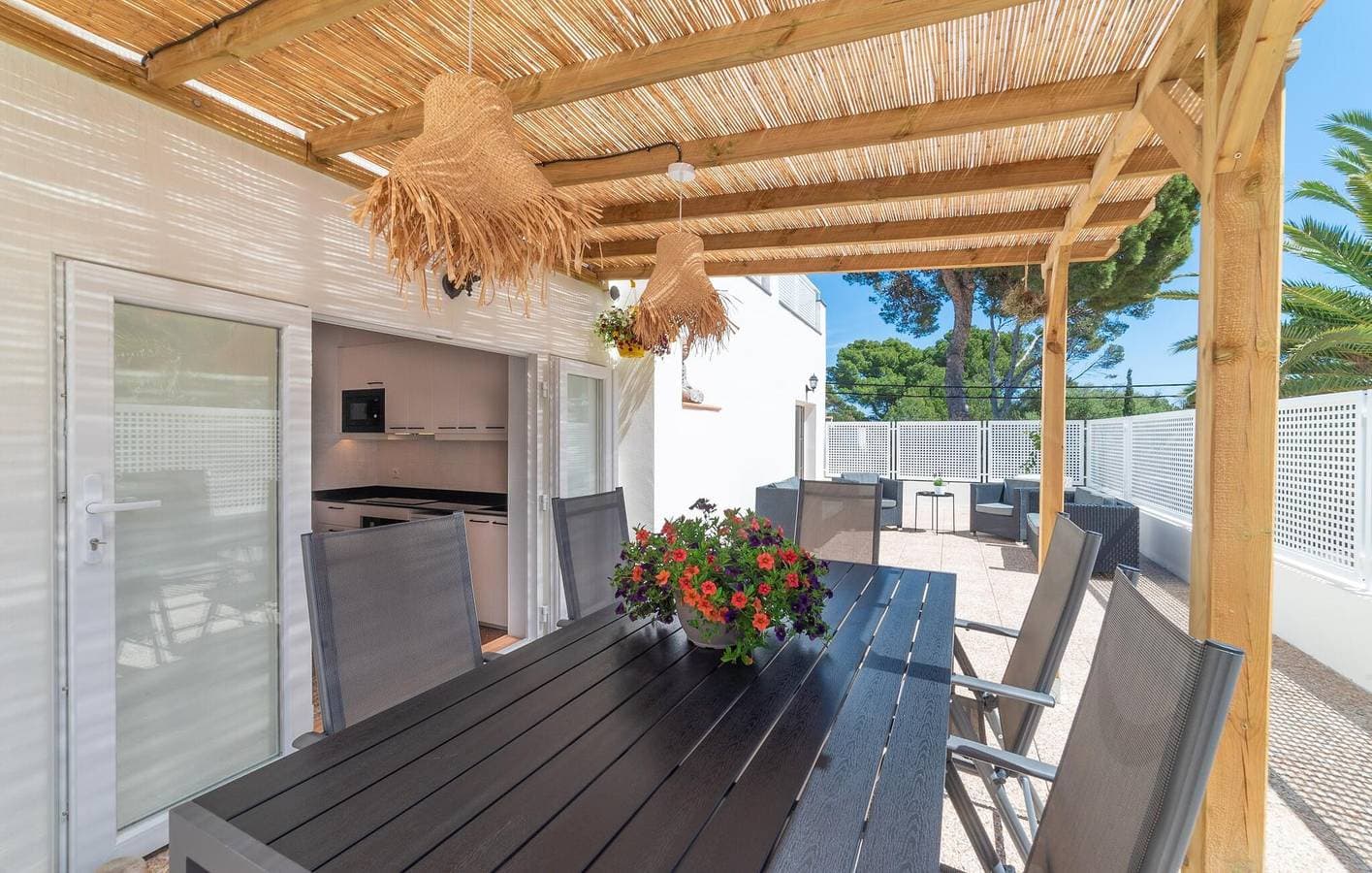 Foto 7 von 41: Sunny Beach Retreat mit Terrasse und Grill