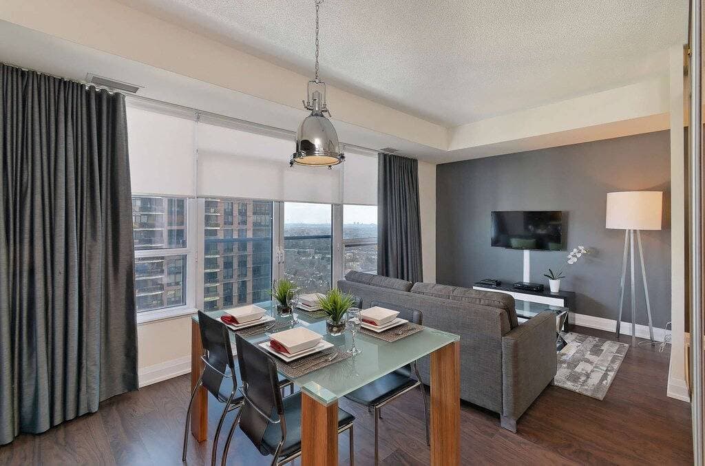Foto 3 von 9: Hullmark -Prime Location-NorthYork