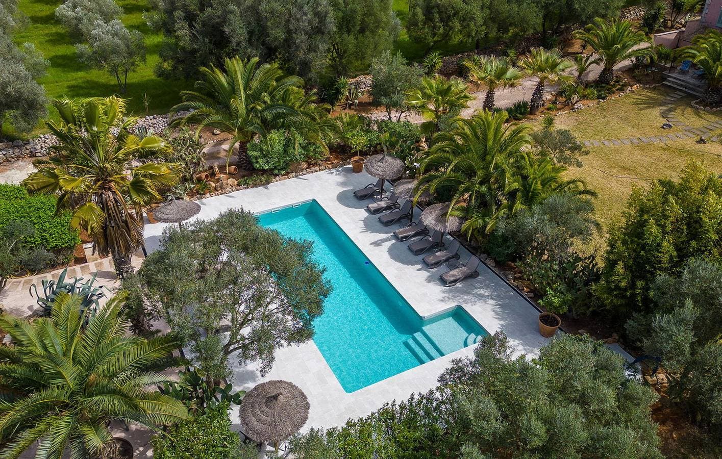 Foto 10 von 42: Jornets Terrassenrückzug mit Pool und Grill
