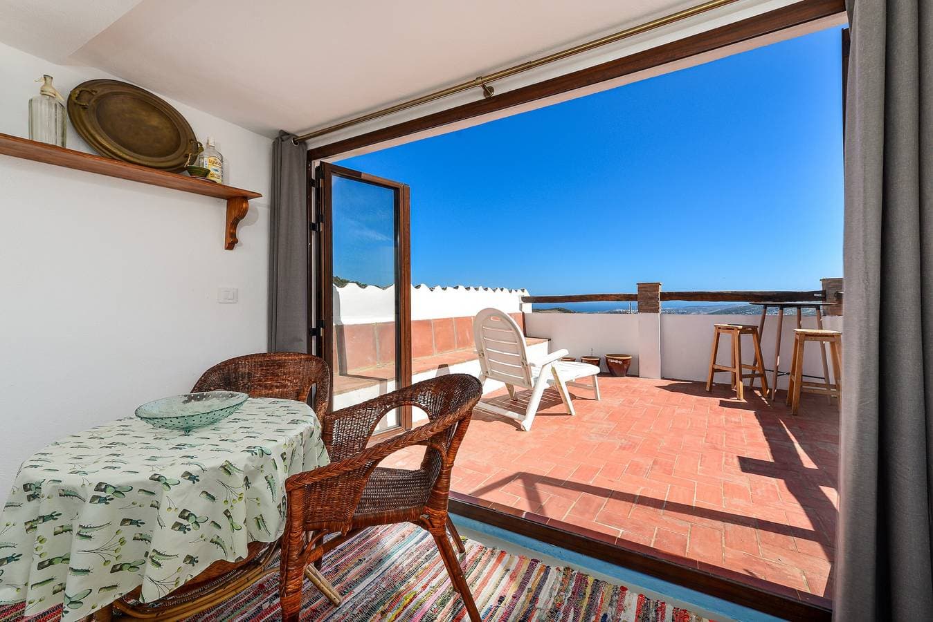 Foto 13 von 28: Einzimmerapartment 'La Casita De Casares' mit Meerblick, privater Terrasse und Balkon