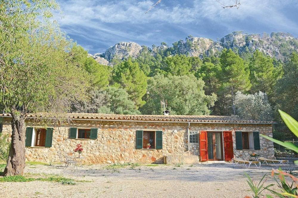 Beautiful home in Estellencs 1