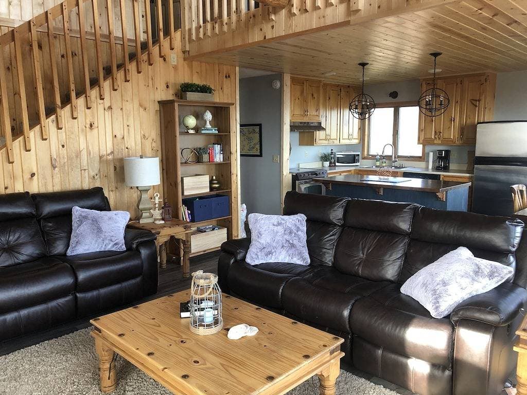 Foto 9 von 45: Superior View - 2 Schlafzimmer plus Dachboden, 2 Badezimmerkabinen mit Blick auf den See