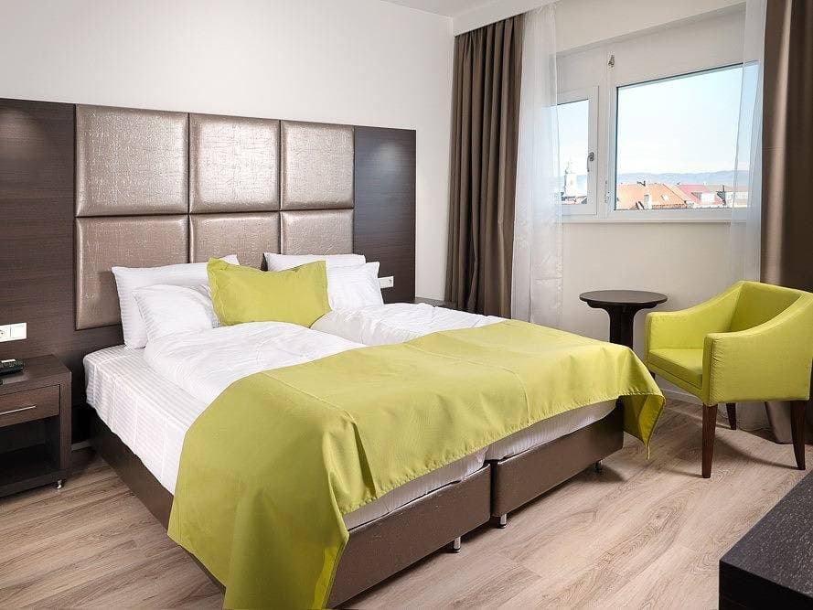 Foto 11 von 17: Boutique Hotel Bellevue - Doppelzimmer Standard mit Dusche und Wc
