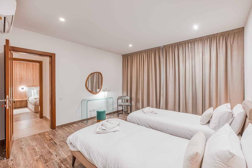 Foto 6 von 30: Enjoy a stylish stay in this modern Malta retreat with private pool.