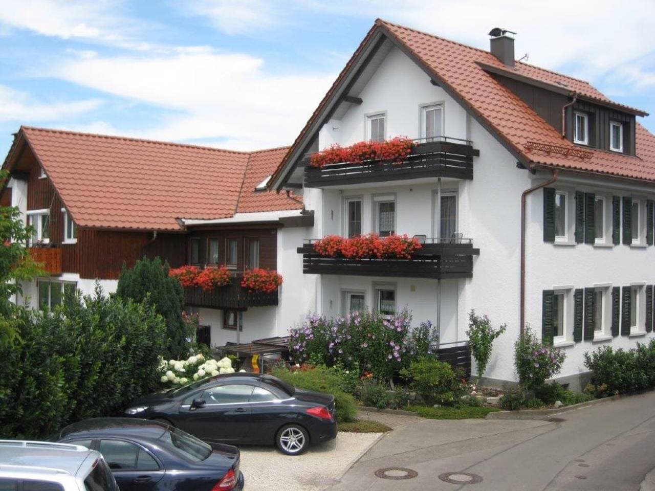 Foto 2 von 12: Ferienwohnung 'Fewo 1 - Elstar' mit Gemeinschaftsgarten, Balkon und WLAN