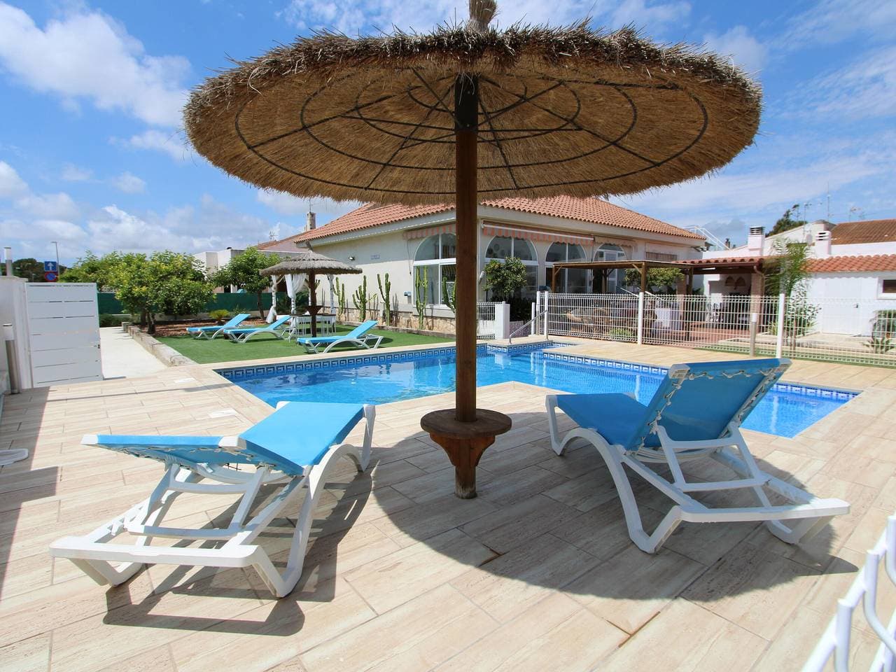 Ferienhaus mit privatem Pool, nah am Meer, gratis WLAN, Haustiere erlaubt, Klimaanlage, Hundestrand 1