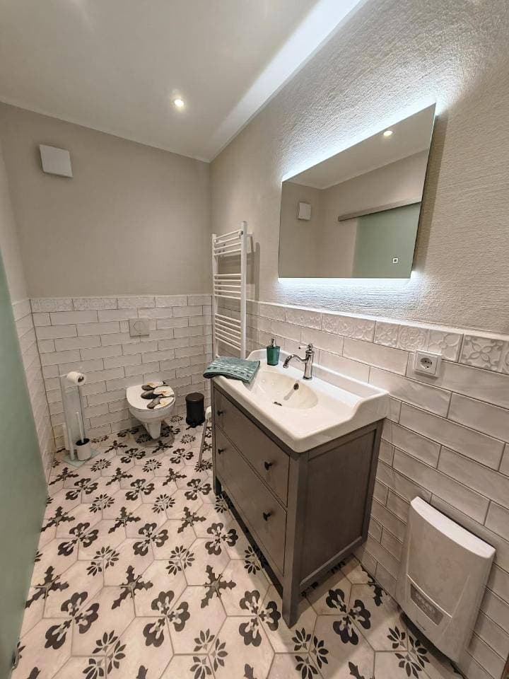 Foto 8 von 9: Double Room with Private Bathroom