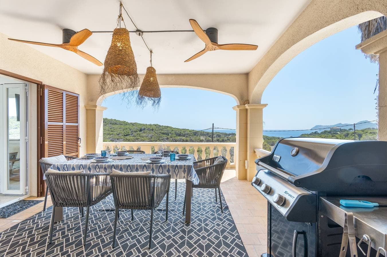 Charming Villa with Amazing Seaview 1