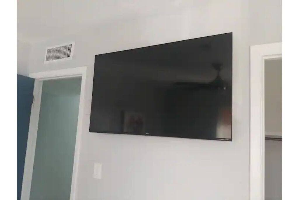 Foto 5 von 24: Eastside Gem! Welcome Home 65\" TV fully remodeled