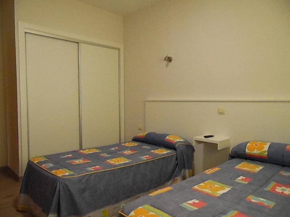 Foto 8 von 14: Twin Room with Private Bathroom
