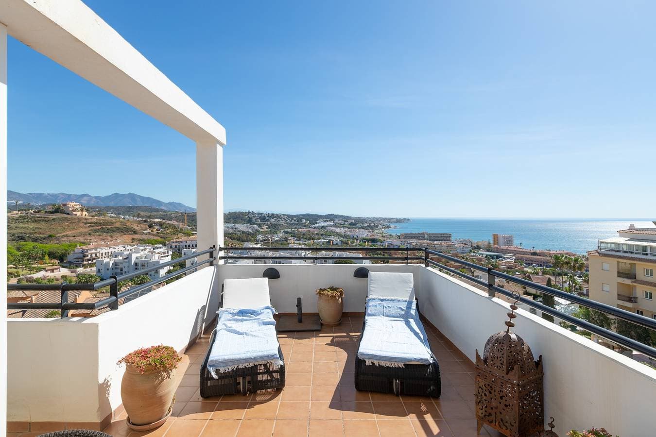 Foto 4 von 28: Penthouse mit fantastischer Aussicht, Bergblick, Meerblick, Terrasse & Garten