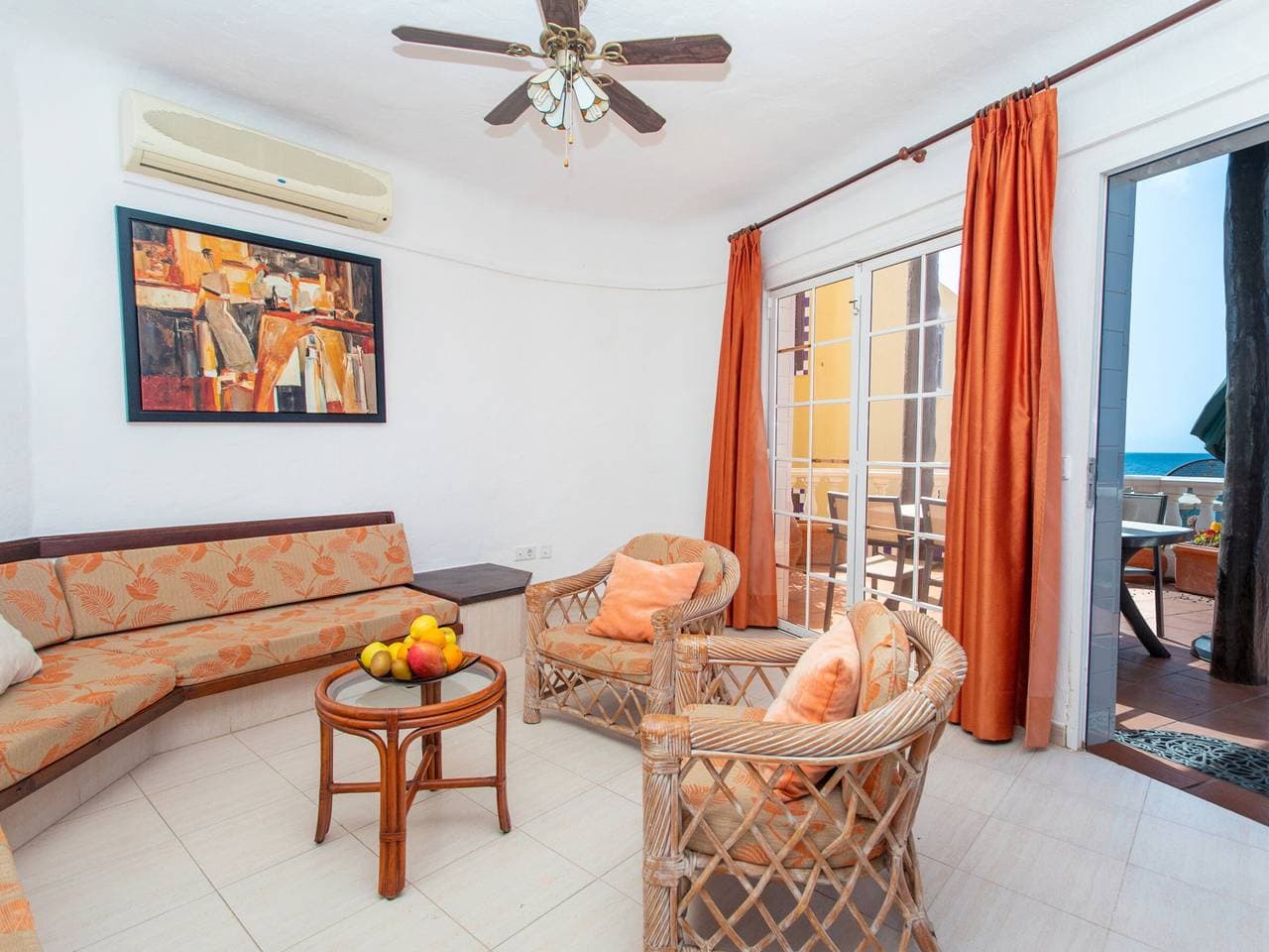Foto 8 von 36: Ferienhaus in Bahía Feliz mit Pool und Terrasse