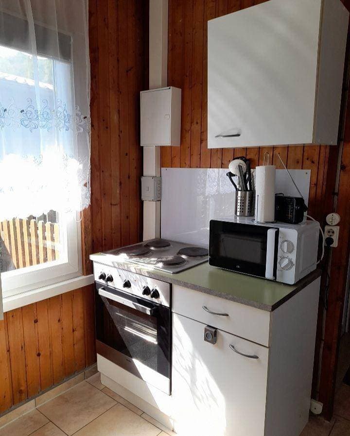 Foto 5 von 12: Brockenhütte am Waldesrand