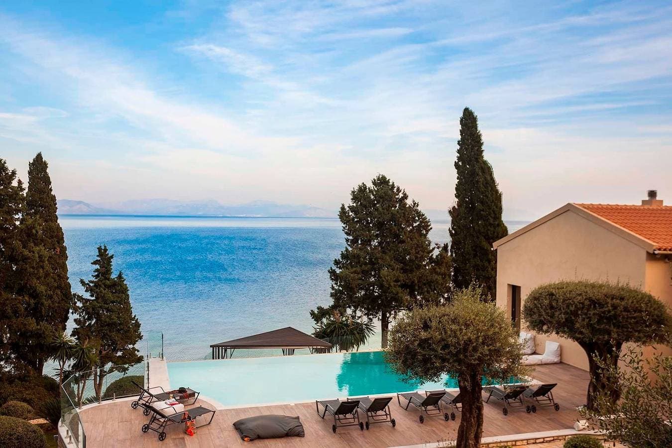 Foto 11 von 24: Stunning Seafront Corfu Residence | Villa Serene | Private Heated Pool