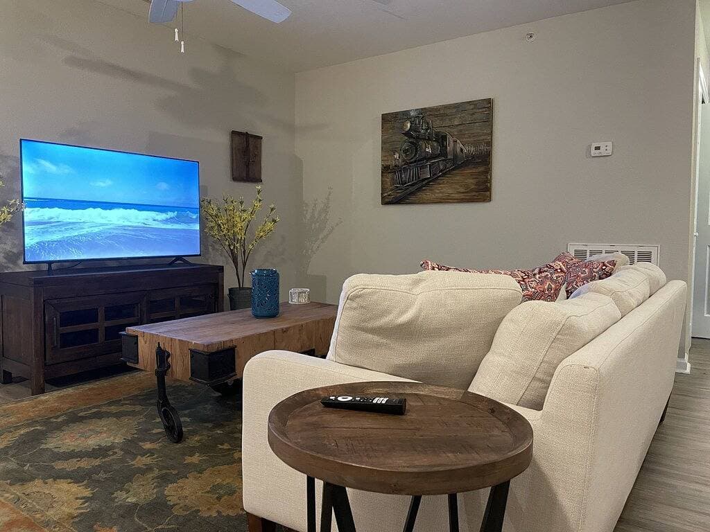 Foto 10 von 11: First Class Lvng - 2Br, 2Ba, cool/cozy