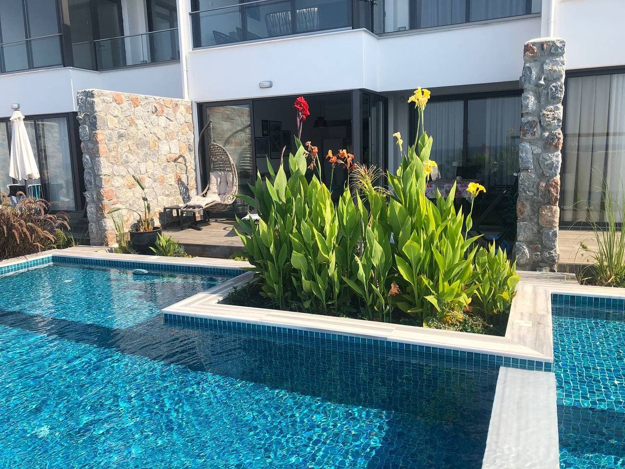 Foto 2 von 16: Oase am Meer mit privatem Pool und atemberaubender Aussicht