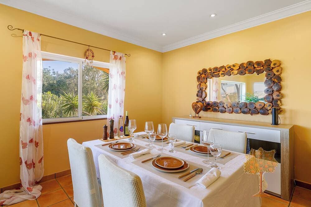 Foto 13 von 25: \"Orange Tree Villa Alvor - South - Facing Family Villa with Private Poll\"