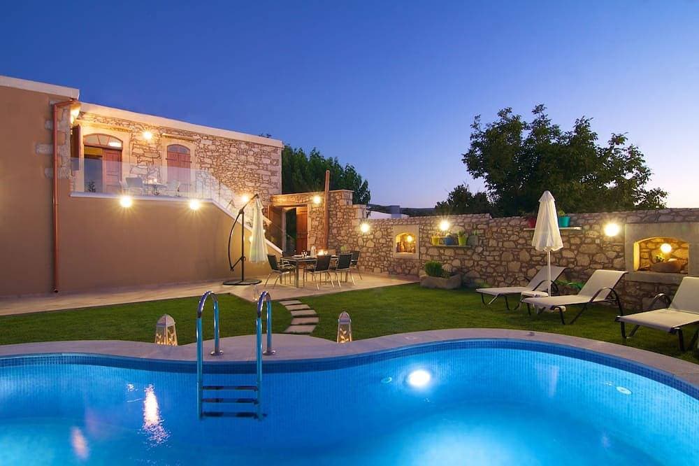 Blue Paradise Villa mit Pool und Jacuzzi für 5 Personen 1