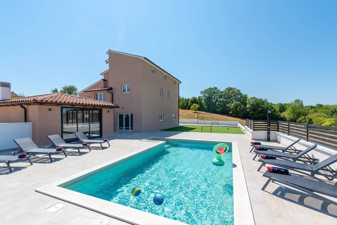 Foto 4 von 54: Moderne Villa in Karojba mit privatem Pool.