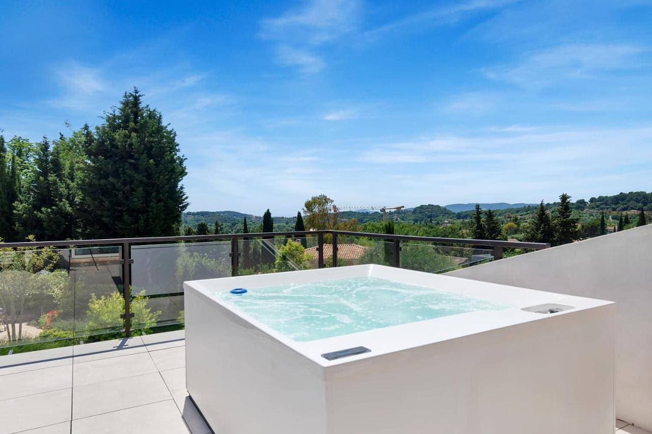 Foto 5 von 67: Villa with Private Pool