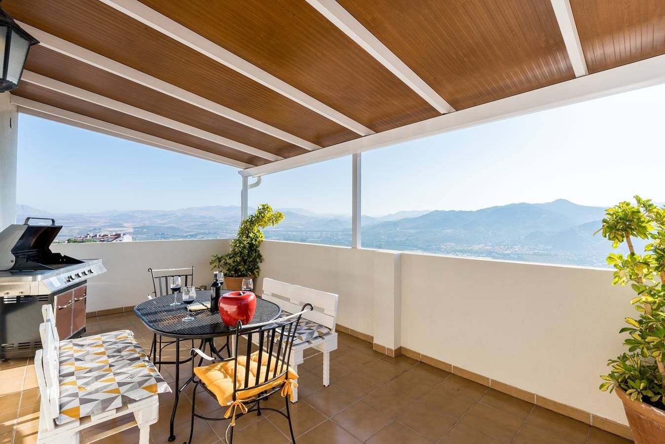Foto 2 von 29: „Ático Guadalhorce“: Solarium mit Talblick, 2 privaten Terrassen & WLAN
