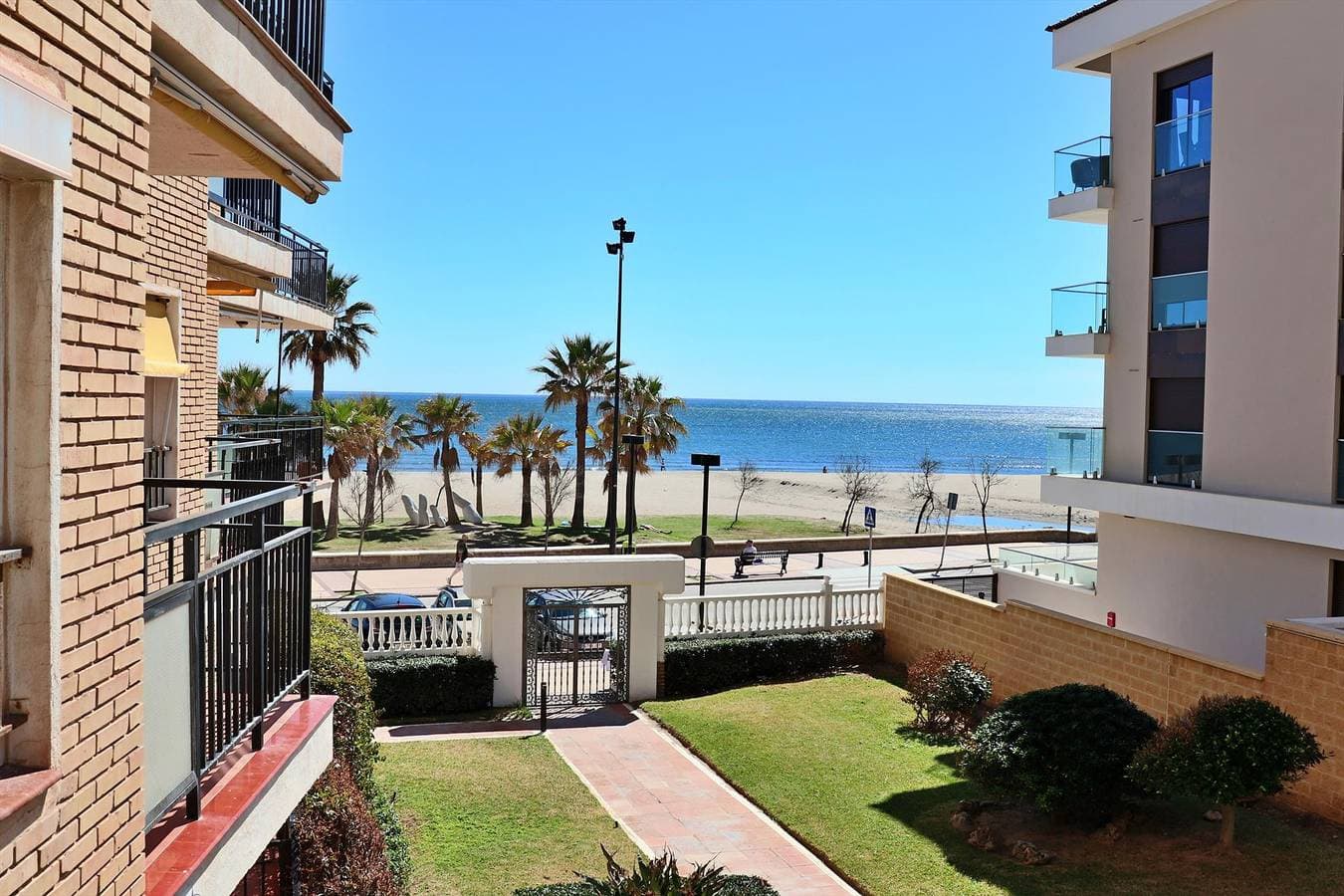 Beachfront Apartment Ronda 4J 1