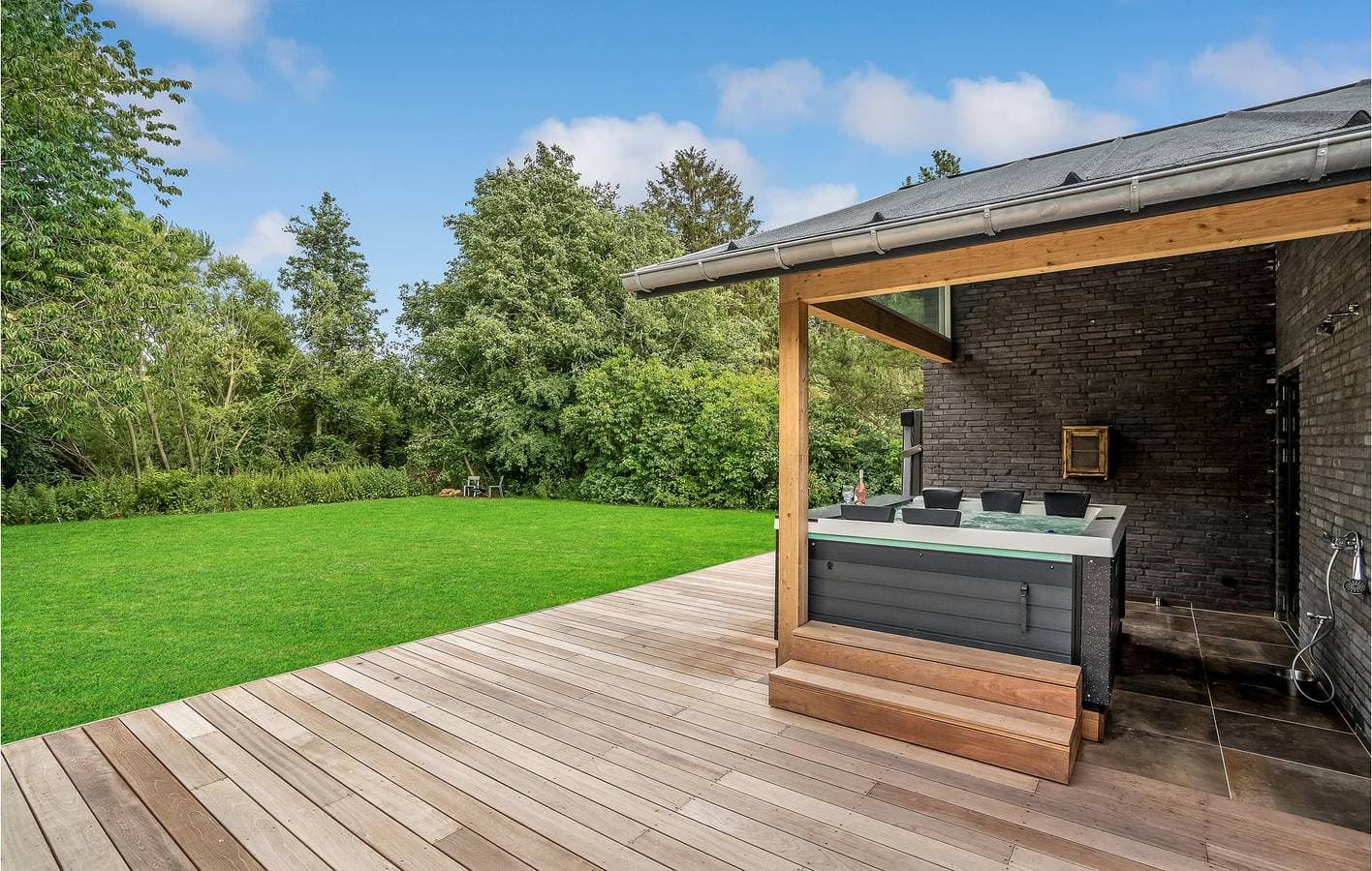 Foto 12 von 30: Ferienhaus für 11 Personen mit Terrasse