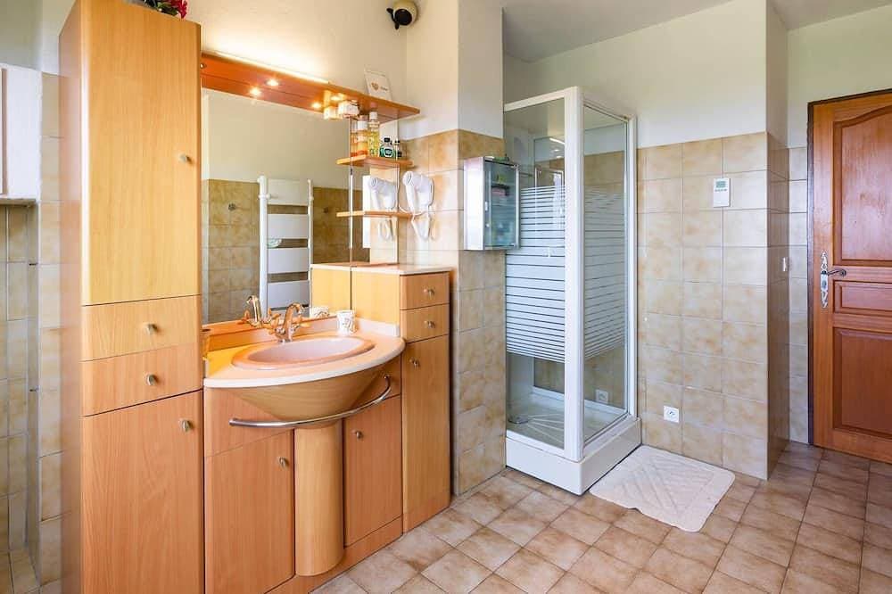 Foto 9 von 26: Villa 220 m² Seeblick - Swimmingpool und privater Tennisplatz