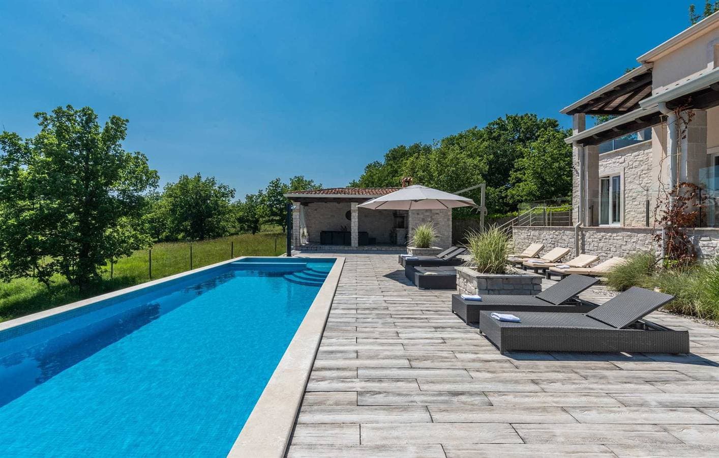 Foto 4 von 71: Villa Belle mit Pool