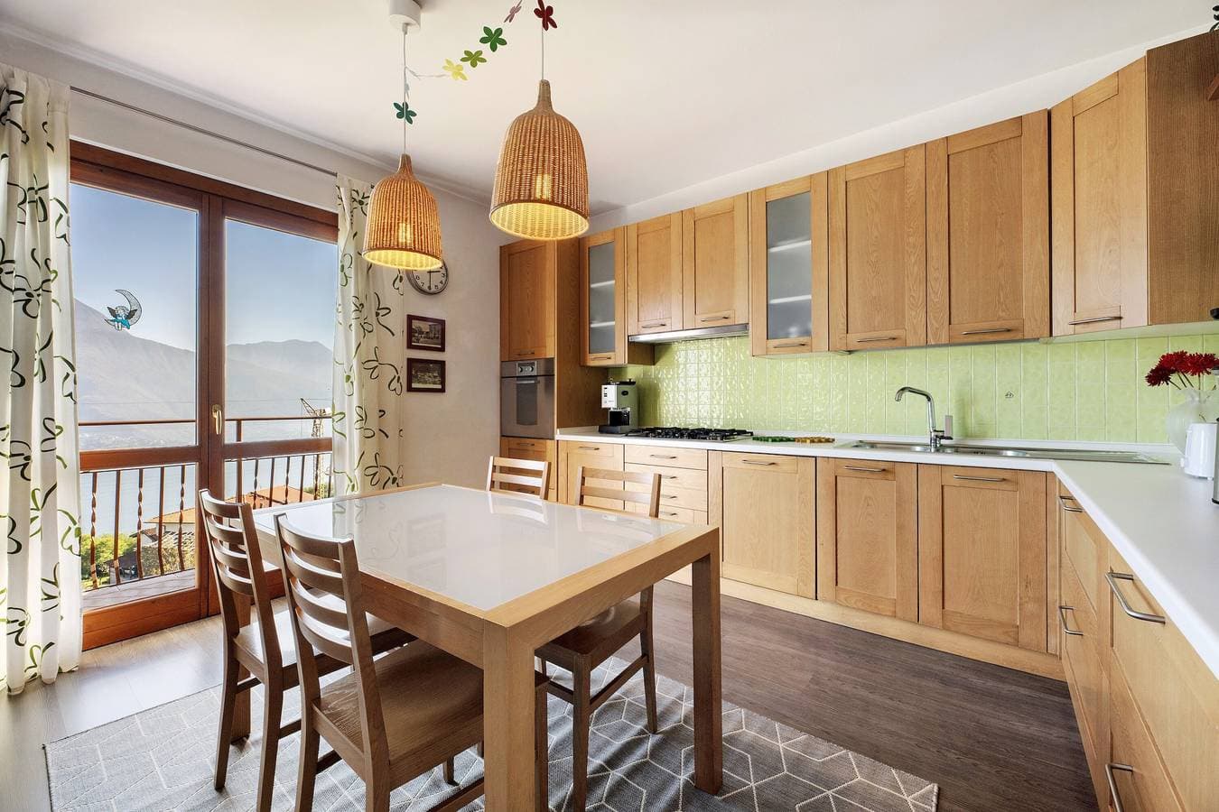 Foto 8 von 31: Ferienhaus 'Giuly' mit Seeblick, privater Terrasse und WLAN