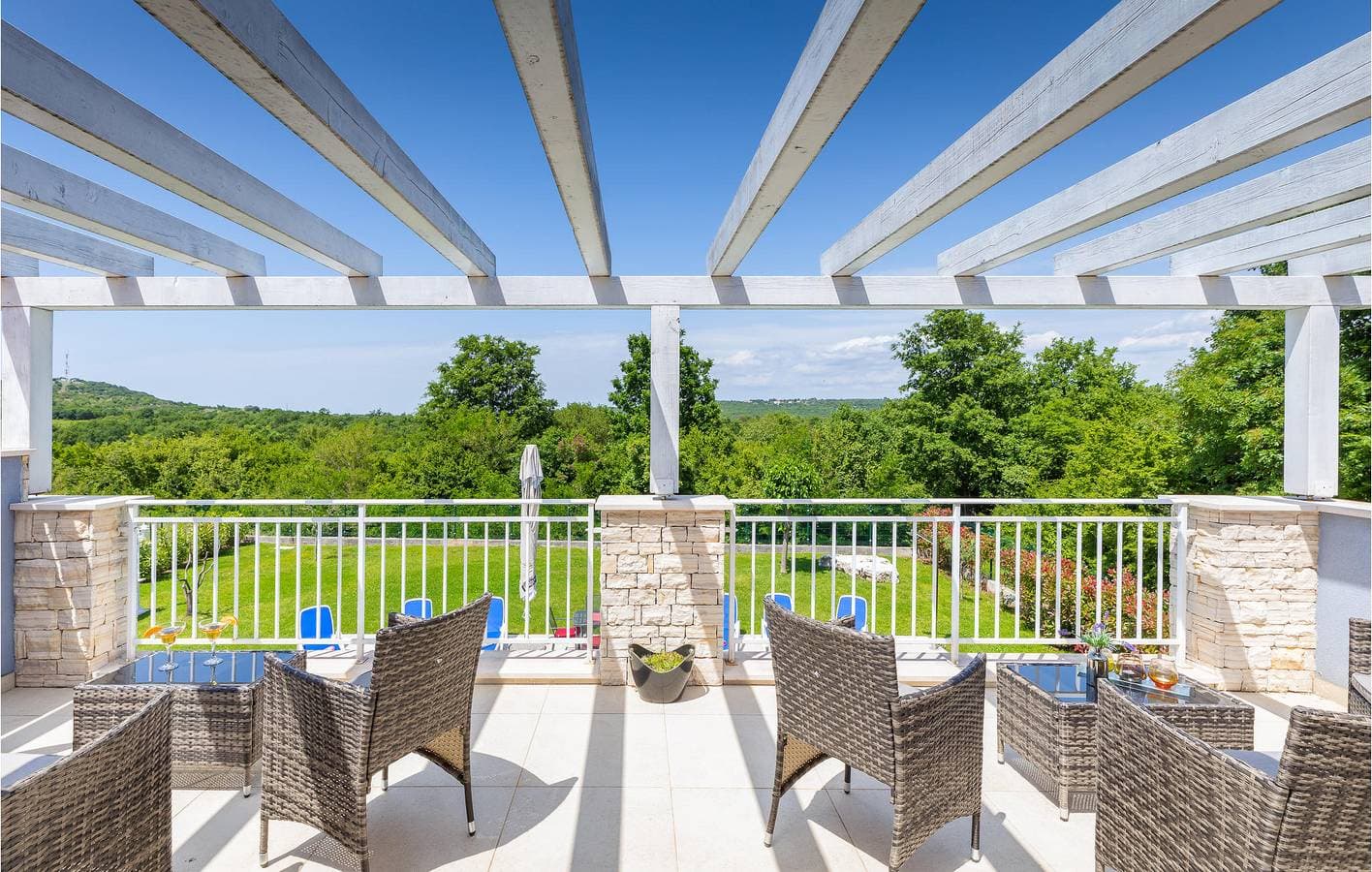 Foto 4 von 47: Charmante 180 m² große Wohnung mit Pool, Terrasse, in Küstennähe und mit Restaurants in der Nähe