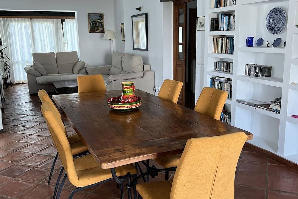 Foto 8 von 26: Abgeschiedene Villa mit Panoramablick, privatem beheiztem Pool und kostenlosem Internet.