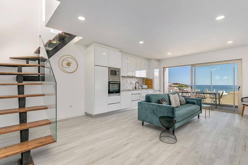 Burgau Luxury Beach Apt, private rooftop + jacuzzi overlooking beach 1