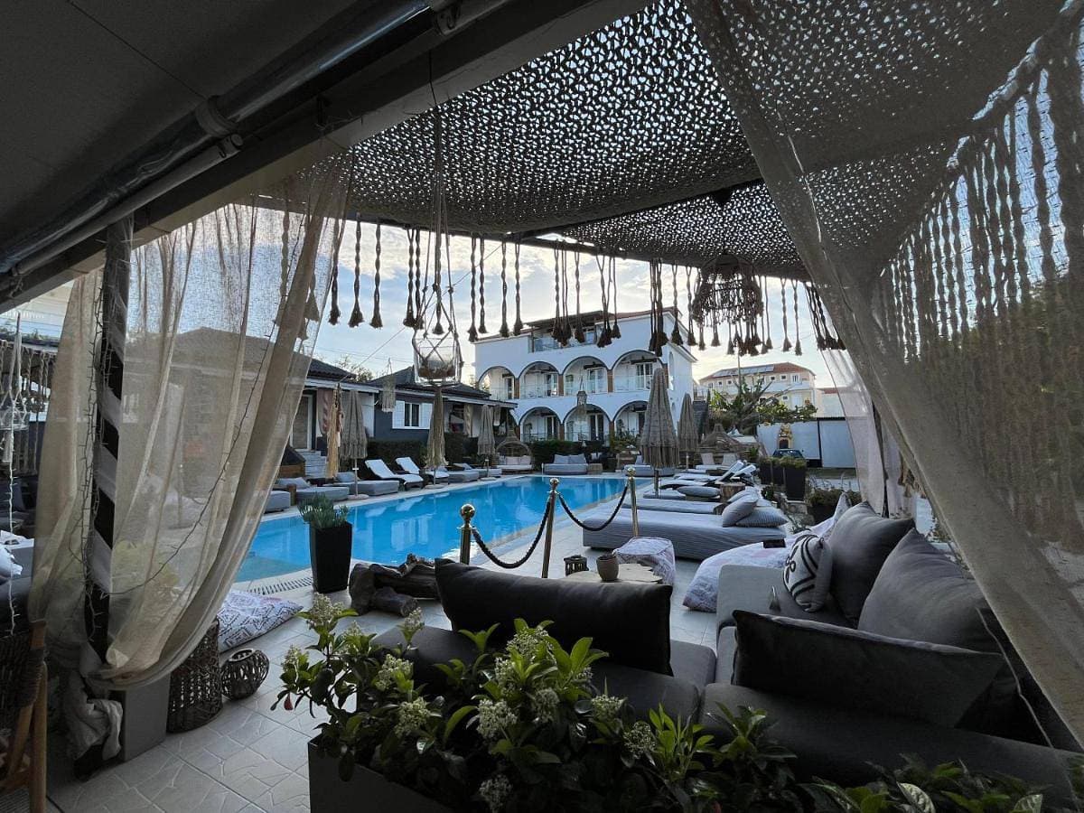 Foto 3 von 10: Deluxe Double or Twin Room with Pool View